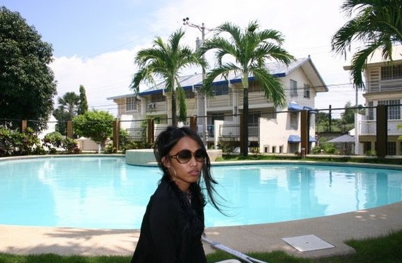 The Amazing Truth About Queen Raquela fotoğrafı