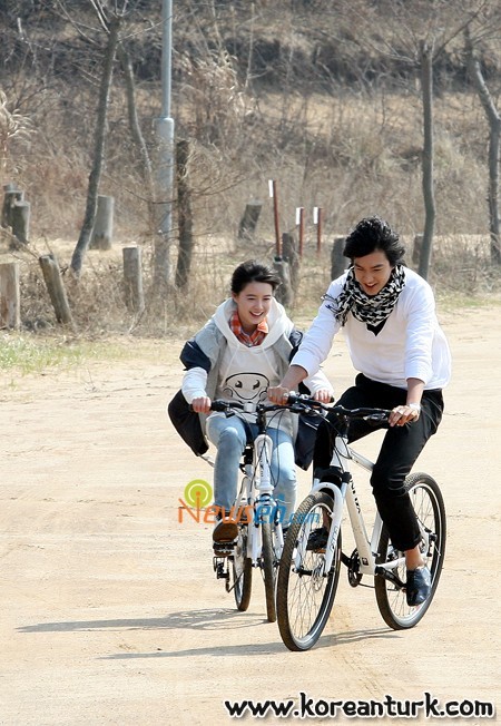 Erkekler Çiçeklerden Önce Gelir Fotoğrafı
