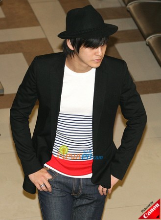 Erkekler Çiçeklerden Önce Gelir Fotoğrafı