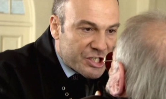 Aynadaki Düşman Fotoğrafı