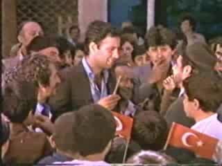 Köşeyi Dönen Adam Fotoğrafı