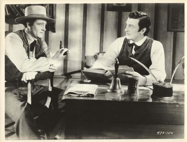 Dark Command fotoğrafı