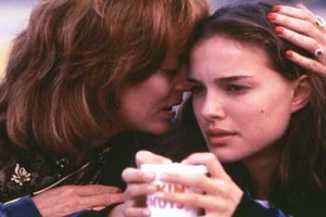 Buradan Çok Uzakta Fotoğrafı