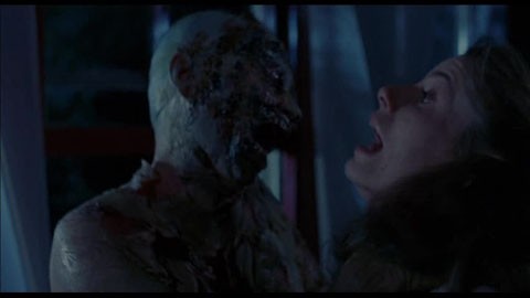 Karanlıkta Tek Başına fotoğrafı