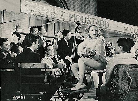 If A Man Answers Fotoğrafı