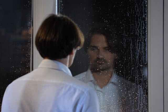 Behind The Glass fotoğrafı