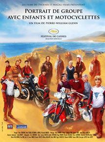 Portrait De Groupe Avec Enfants Et Motocyclettes (2009) afişi