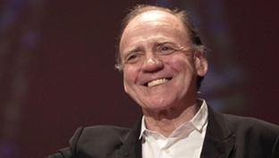 Satte Farben Vor Schwarz Fotoğrafı