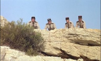 Daldaki Otomobil fotoğrafı