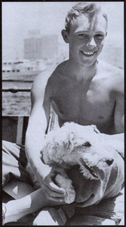 Tenten Ve Altın Post Fotoğrafı