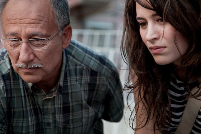 Aşk Tesadüfleri Sever Fotoğrafı