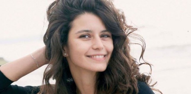 Beren Saat'in Başrolü Üstlendiği Çevrimiçi Dizi Atiye'den İlk Fragman! 