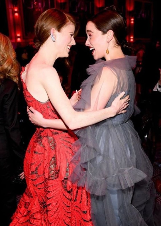 Rose Leslie ve Emilia Clarke Rose Leslie ve Emilia Clarke