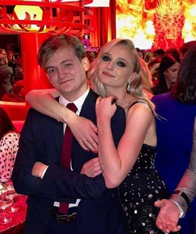 Jack Gleeson ve Sophie Turner Jack Gleeson ve Sophie Turner