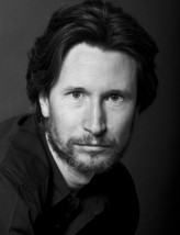 Jonathan Aris fotoğrafı
