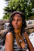 Elle Downs fotoğrafı