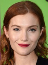 Skyler Samuels fotoğrafı