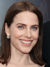 Antje Traue fotoğrafı