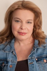 Catherine Curtin fotoğrafı