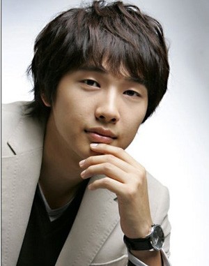 Ji Hyun-woo Fotoğrafı