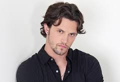 Nathan Parsons Fotoğrafı