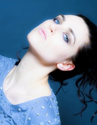 Katie McGrath Fotoğrafı