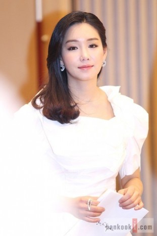 Lee Yoo-ri Fotoğrafı