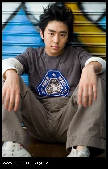 Ahn Yong-joon Fotoğrafı