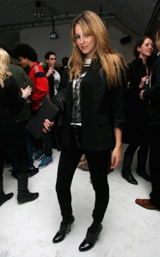 Keeley Hazell Fotoğrafı