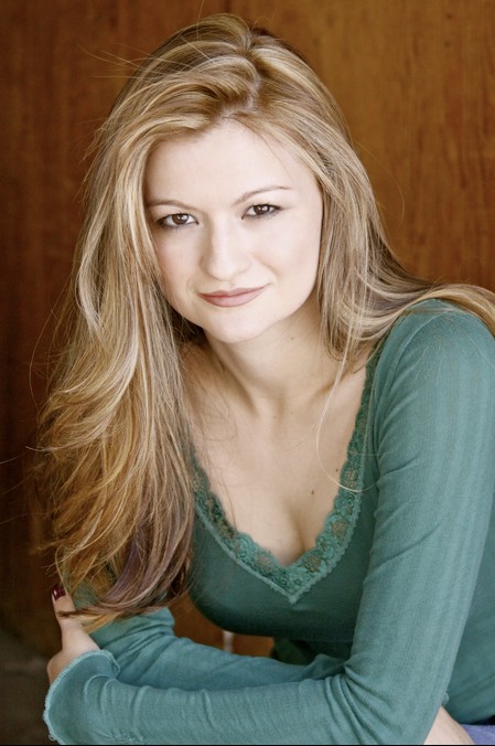 Leah McKendrick fotoğrafı