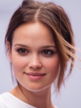 Emilia Schüle fotoğrafı