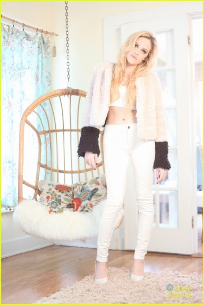 Carly Chaikin Fotoğrafı