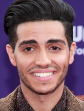 Mena Massoud fotoğrafı