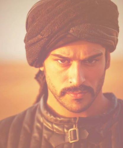 Burak Özçivit Fotoğrafı