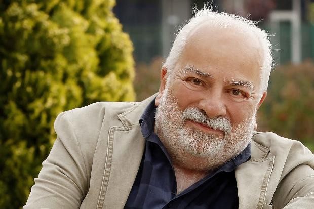 Zeki Alasya Fotoğrafı