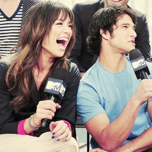 Crystal Reed Fotoğrafı