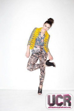 Crystal Reed Fotoğrafı