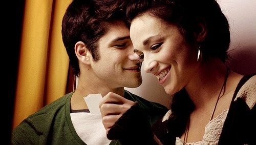 Crystal Reed Fotoğrafı