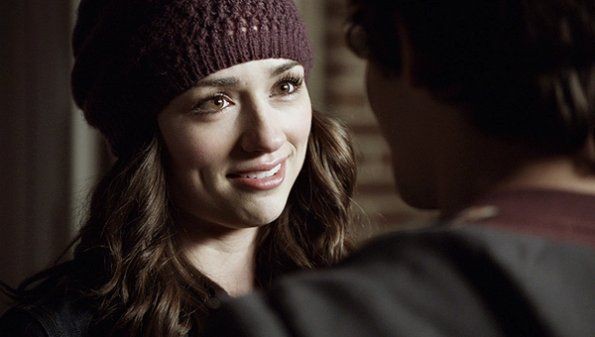 Crystal Reed Fotoğrafı