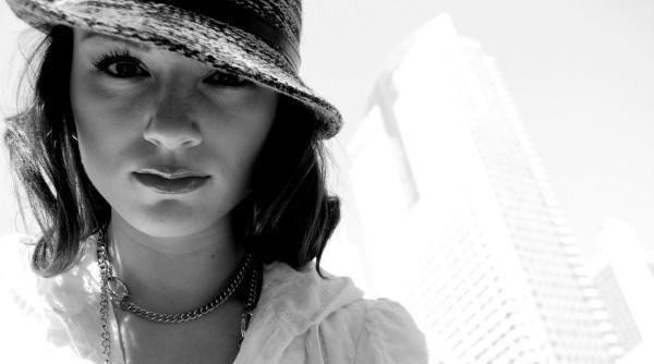 Crystal Reed Fotoğrafı