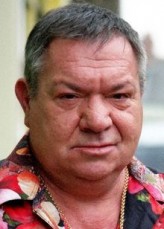 Michael Elphick fotoğrafı