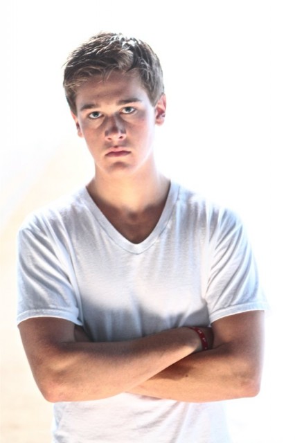 Taylor John Smith Fotoğrafı