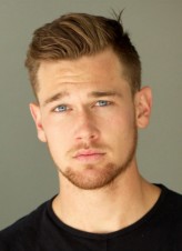 Taylor John Smith fotoğrafı