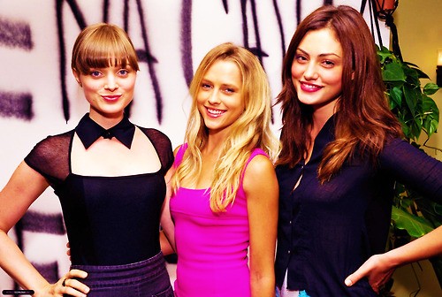 Phoebe Tonkin Fotoğrafı