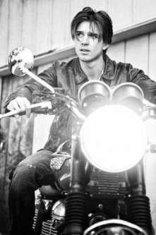 Drew Van Acker fotoğrafı