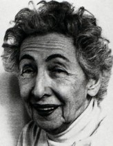 Füreyya Koral fotoğrafı