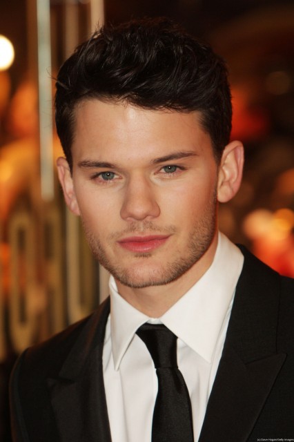 Jeremy Irvine Fotoğrafı