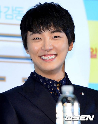Yoon Si Yoon Fotoğrafı