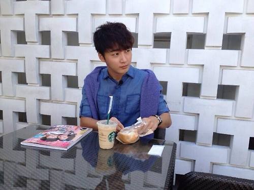 Yoon Si Yoon Fotoğrafı