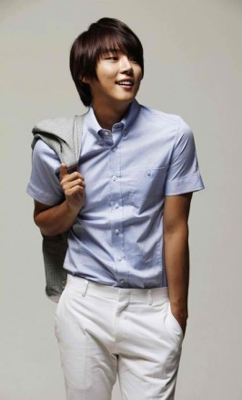 Yoon Si Yoon Fotoğrafı